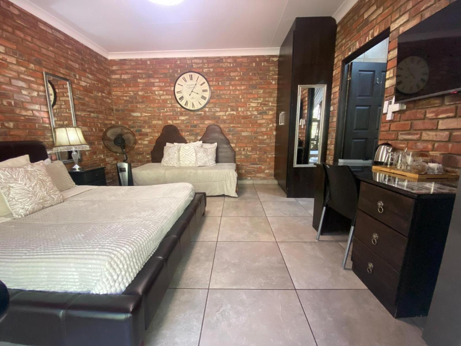 Aloe Guesthouse Klerksdorp Bilik gambar